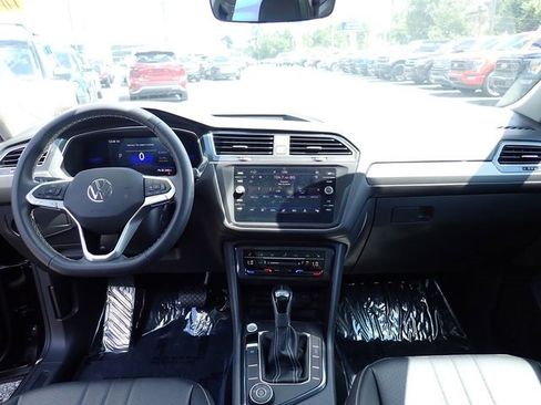 Used 2023 Volkswagen Tiguan SE image 19
