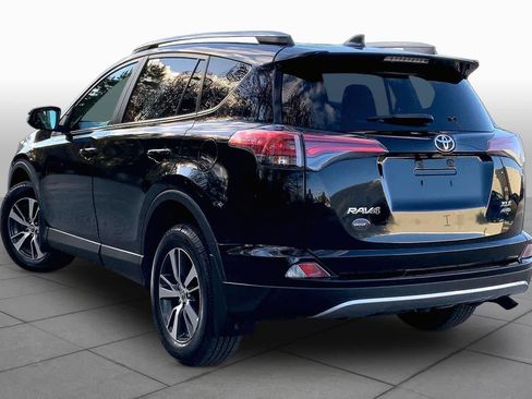 Used 2018 Toyota RAV4 XLE AWD/4WD image 12