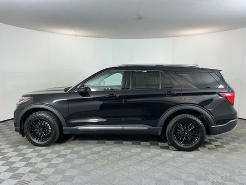Certified 2025 Ford Explorer Platinum w/ Ultimate Package AWD/4WD image 8
