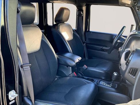 Used 2017 Jeep Wrangler Unlimited Sahara image 21