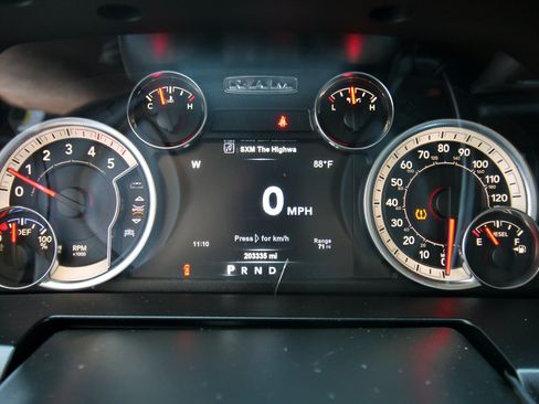 Used 2018 RAM 2500 Laramie w/ Off Road Package AWD/4WD image 29