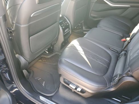 Used 2023 BMW X7 xDrive40i w/ M Sport Package image 20