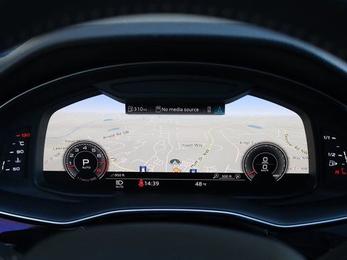 Used 2020 Audi Q8 image 41