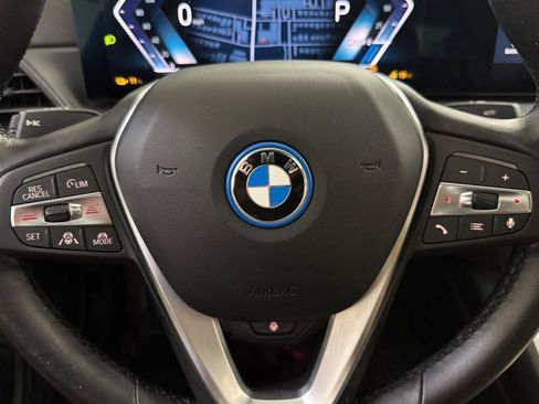 Used 2023 BMW i4 eDrive35 RWD image 17