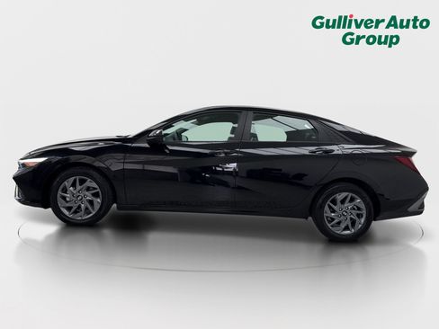 Used 2024 Hyundai Elantra SEL FWD image 3
