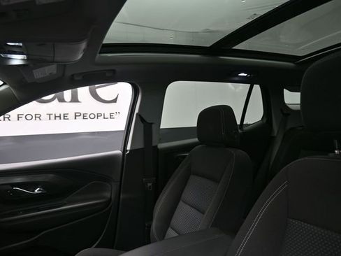 Used 2023 GMC Terrain SLE w/ Driver Convenience Package image 17