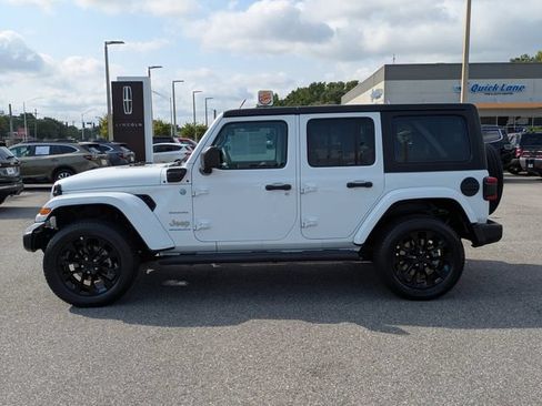 Used 2023 Jeep Wrangler Unlimited Sahara AWD/4WD image 7