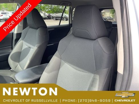 Used 2025 Toyota RAV4 LE FWD image 7