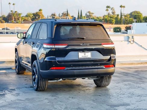New 2025 Jeep Grand Cherokee Altitude image 34