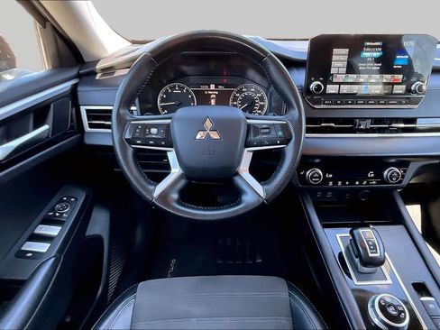 Used 2024 Mitsubishi Outlander SE FWD image 6