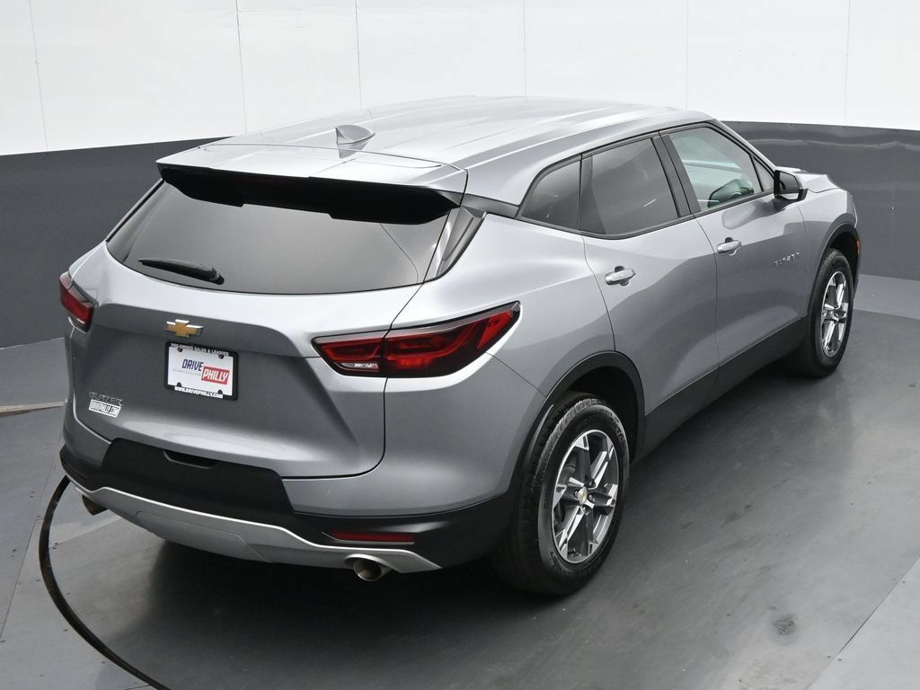 Used 2025 Chevrolet Blazer LT FWD image 22