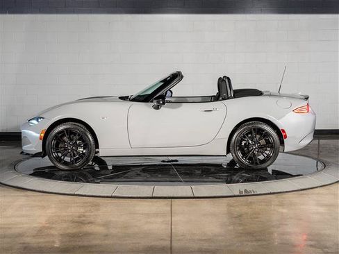 Used 2025 MAZDA MX-5 Miata Club RWD image 2