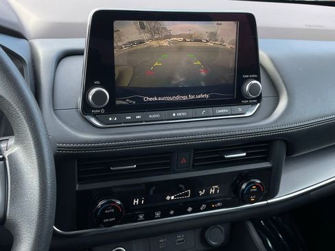 Used 2023 Nissan Rogue SV image 18