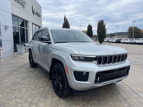 Used 2023 Jeep Grand Cherokee Overland image 3