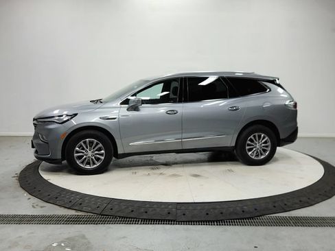 Used 2024 Buick Enclave Essence FWD image 5