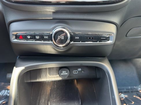 Used 2023 Volvo C40 P8 Recharge Ultimate image 23