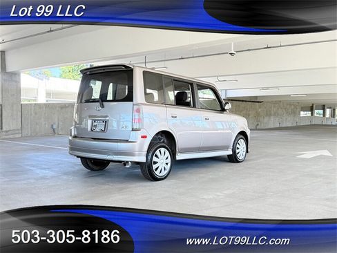 Used 2005 Scion xB FWD image 13