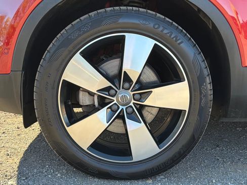 Used 2019 Volvo XC40 T5 Momentum image 30