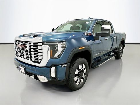 New 2025 GMC Sierra 2500 Denali w/ Denali Reserve Package image 3