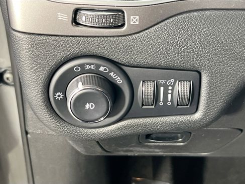 Used 2022 Jeep Cherokee Latitude Lux image 10