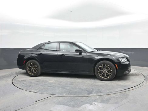 Used 2017 Chrysler 300 S w/ 300S Premium Group 2 w/2_L AWD/4WD image 8