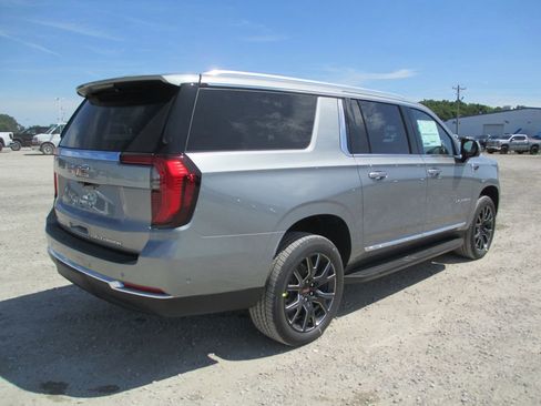 New 2026 GMC Yukon XL Elevation w/ Elevation Premium Package AWD/4WD image 4