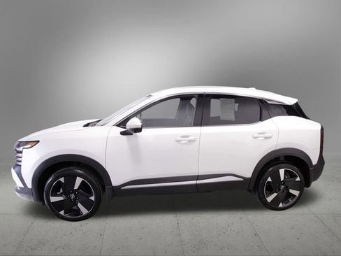 Used 2025 Nissan Kicks SR image 2