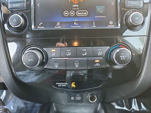 Used 2019 Nissan Rogue Sport S image 16