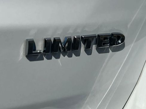Used 2020 Jeep Grand Cherokee Limited w/ Luxury Group II AWD/4WD image 17