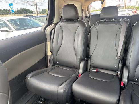 Used 2026 Kia Carnival FWD image 42
