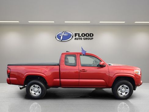 Used 2018 Toyota Tacoma SR w/ SR Convenience Package AWD/4WD image 3