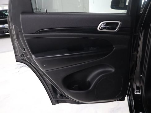 Used 2020 Jeep Grand Cherokee Altitude AWD/4WD image 19