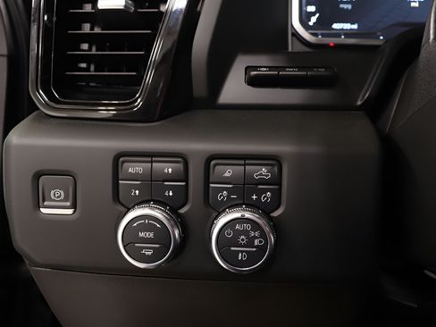 Used 2024 GMC Sierra 2500 AT4X AWD/4WD image 19