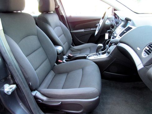 Used 2016 Chevrolet Cruze LT w/ Sun And Sound Package image 7