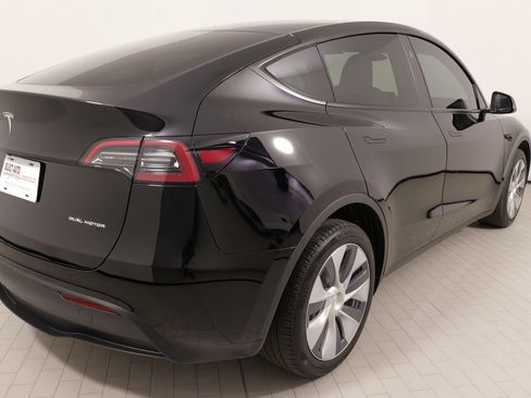 Used 2024 Tesla Model Y Long Range image 10