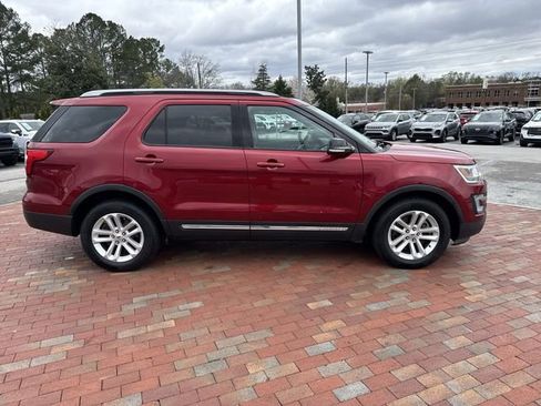 Used 2017 Ford Explorer XLT w/ Equipment Group 202A image 37