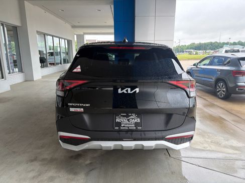 Used 2025 Kia Sportage EX FWD image 5