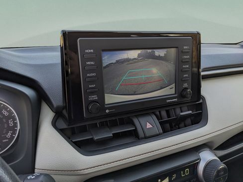 Used 2022 Toyota RAV4 XLE image 21