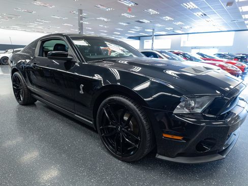 Used 2010 Ford Mustang Shelby GT500 RWD image 4