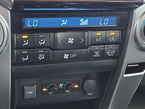 Used 2022 Toyota 4Runner Limited AWD/4WD image 26
