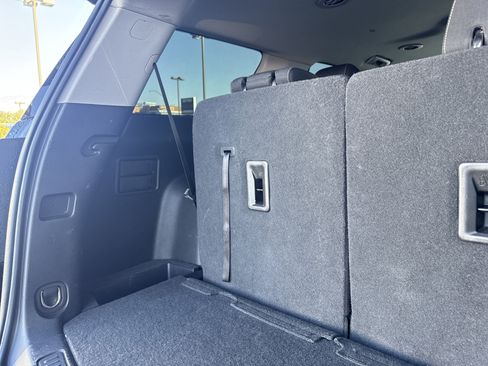 Used 2023 GMC Acadia SLE image 10