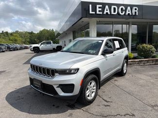 Used 2023 Jeep Grand Cherokee Laredo w/ Luxury Tech Group I AWD/4WD video 1