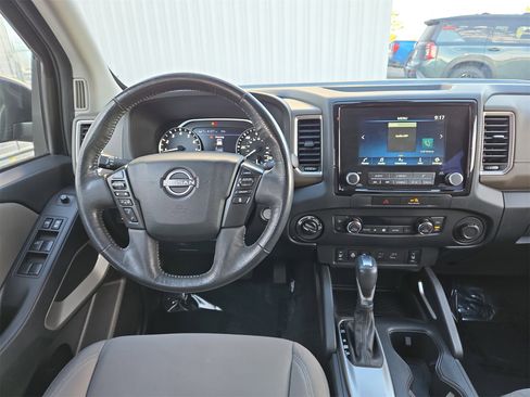 Used 2022 Nissan Frontier SV image 13