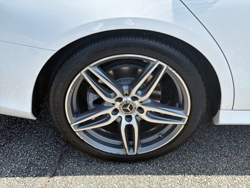 Used 2018 Mercedes-Benz E 300 image 17