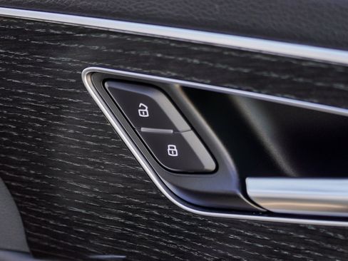 Used 2020 Audi Q7 3.0T Premium Plus AWD/4WD image 31