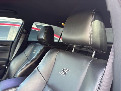 Used 2019 Chrysler 300 S image 13