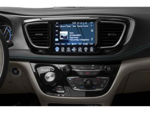 Used 2018 Chrysler Pacifica Limited w/ Advanced Safetytec Group FWD image 13