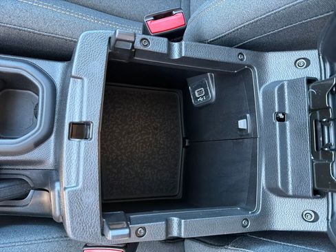 Used 2025 Jeep Gladiator Sport image 25