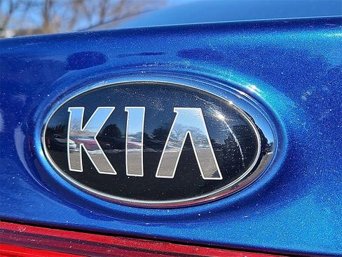 Certified 2019 Kia Forte LXS image 30