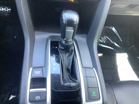 Used 2019 Honda Civic Touring image 18